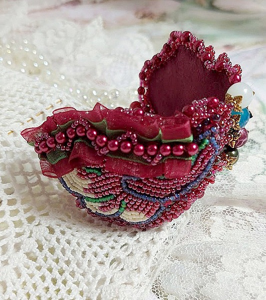 Bracelet Enchantment of Autumn embroidered with Swarovski crystals, round pearly resin beads, lace and seed beads