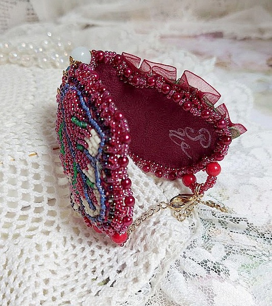 Bracelet Enchantment of Autumn embroidered with Swarovski crystals, round pearly resin beads, lace and seed beads