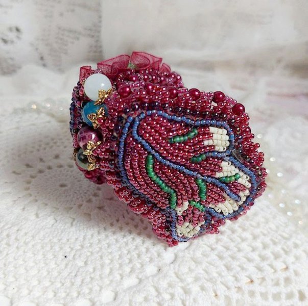 Bracelet Enchantment of Autumn embroidered with Swarovski crystals, round pearly resin beads, lace and seed beads