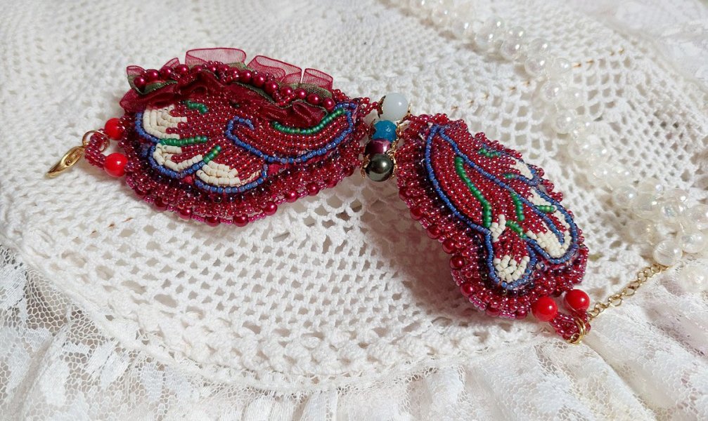 Bracelet Enchantment of Autumn embroidered with Swarovski crystals, round pearly resin beads, lace and seed beads