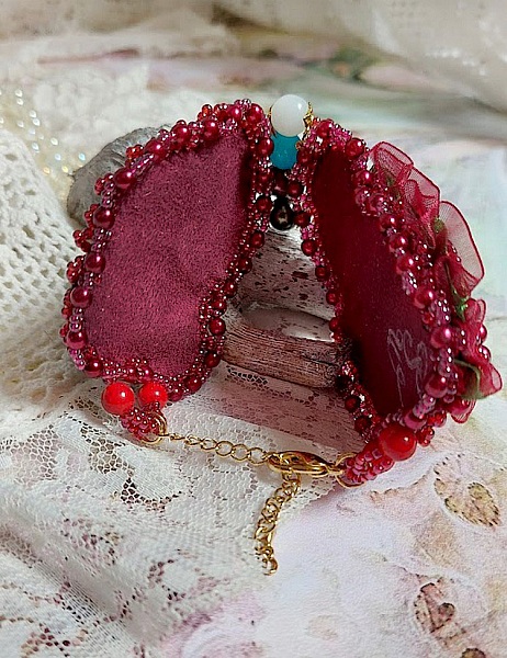 Bracelet Enchantment of Autumn embroidered with Swarovski crystals, round pearly resin beads, lace and seed beads