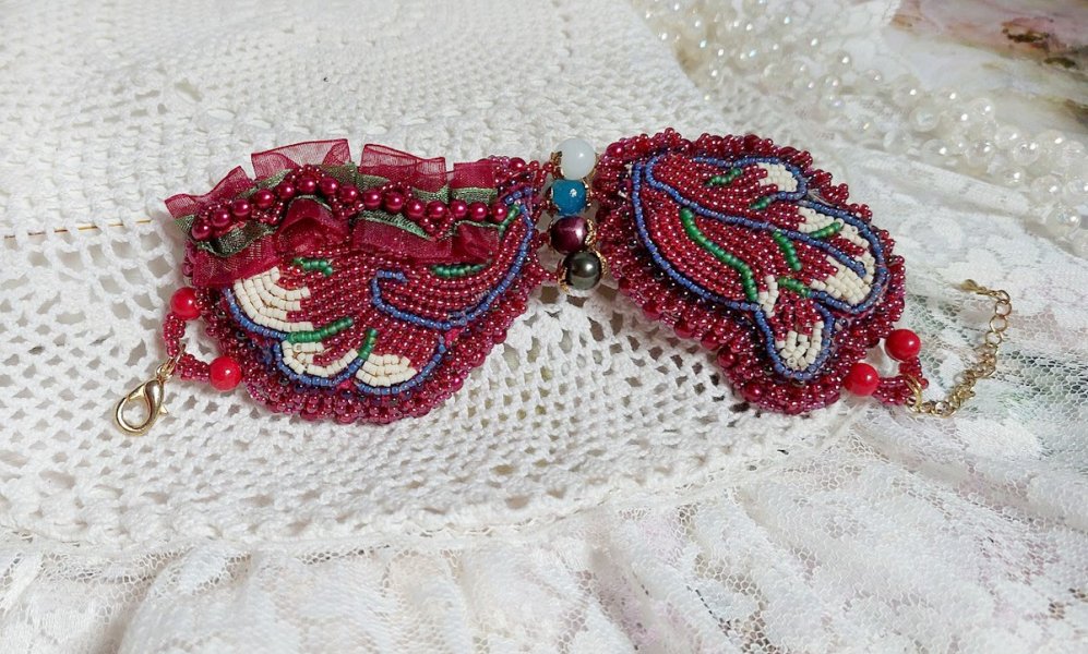Bracelet Enchantment of Autumn embroidered with Swarovski crystals, round pearly resin beads, lace and seed beads