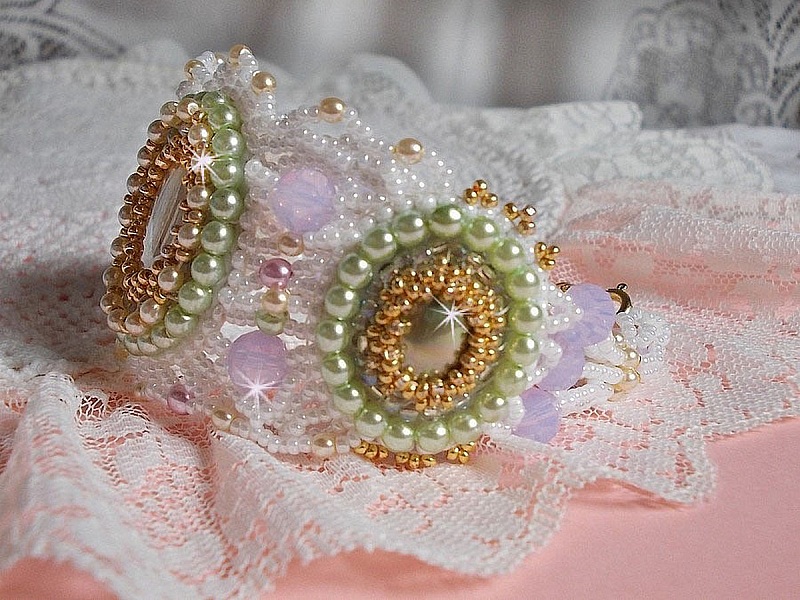 Envol&eacute;e Fleurie bracelet embroidered with Swarovski crystals, resin cabochons, pearly round beads and Miyuki seed beads