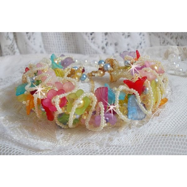 Garden Flowers bracelet with Swarovski beads, Frosted flowers, 3 micron gold plated clasp