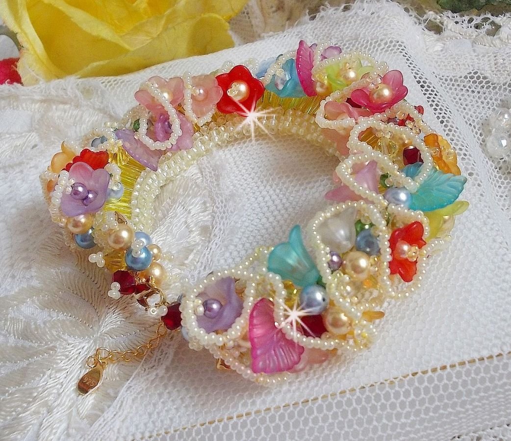 Garden Flowers bracelet with Swarovski beads, Frosted flowers, 3 micron gold plated clasp