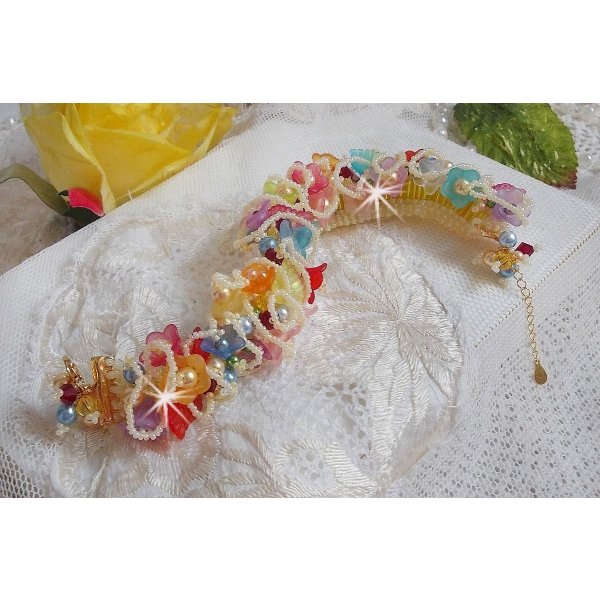 Garden Flowers bracelet with Swarovski beads, Frosted flowers, 3 micron gold plated clasp