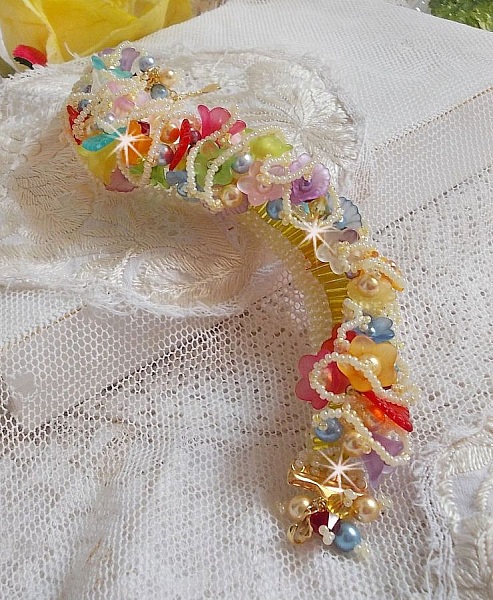 Garden Flowers bracelet with Swarovski beads, Frosted flowers, 3 micron gold plated clasp