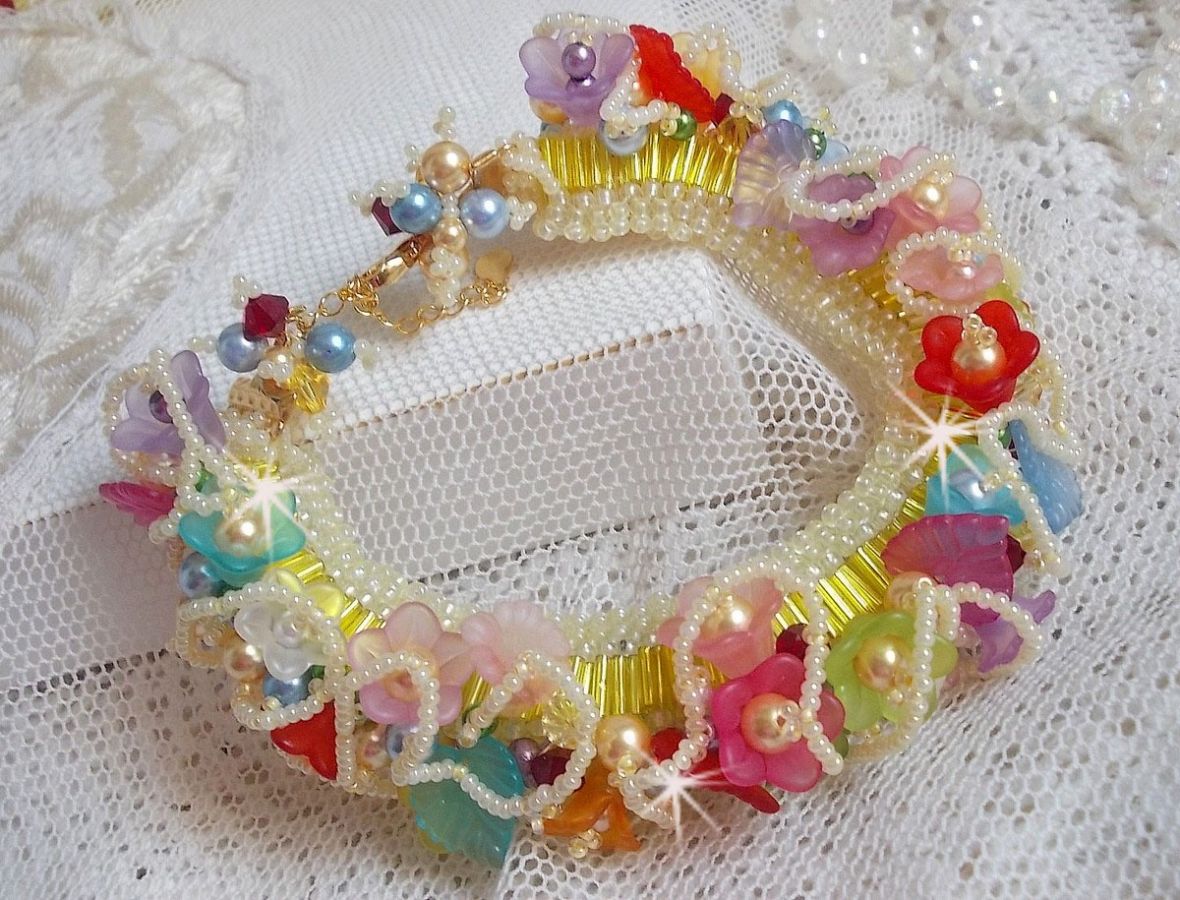 Garden Flowers bracelet with Swarovski beads, Frosted flowers, 3 micron gold plated clasp