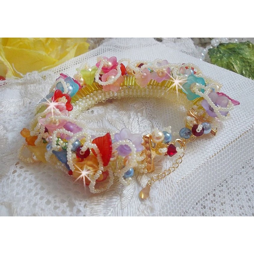 Garden Flowers bracelet with Swarovski beads, Frosted flowers, 3 micron gold plated clasp