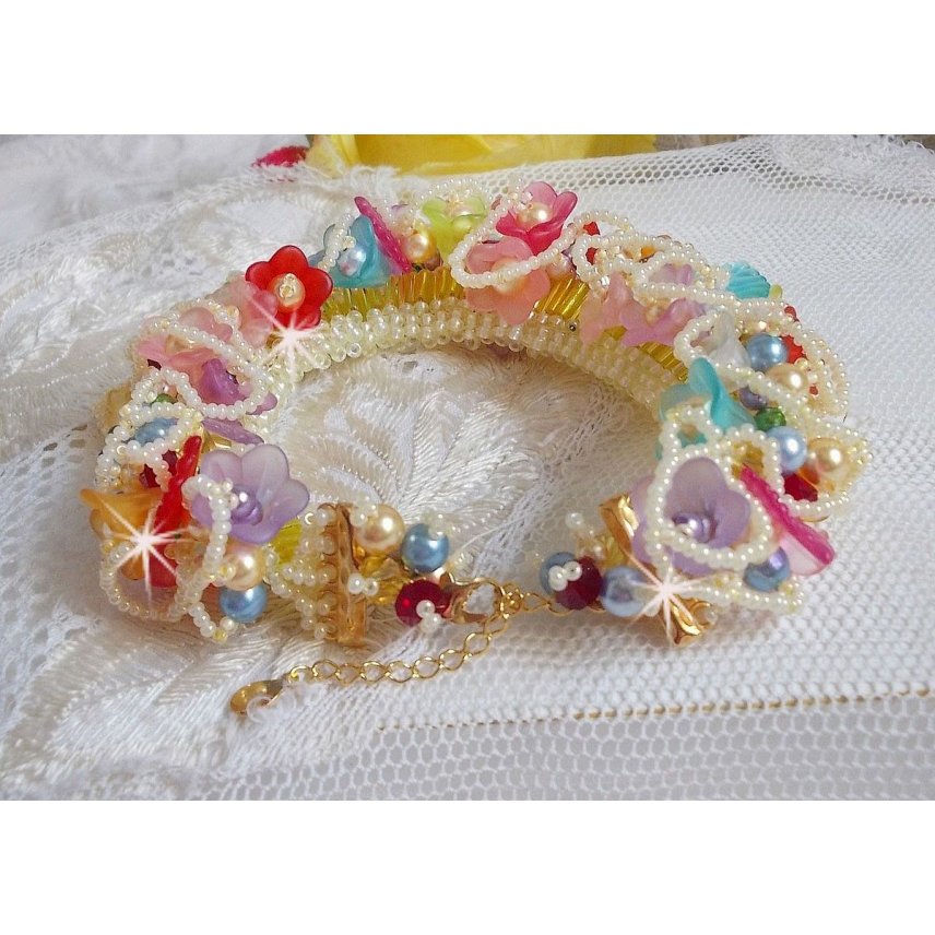 Garden Flowers bracelet with Swarovski beads, Frosted flowers, 3 micron gold plated clasp