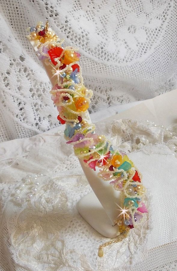 Garden Flowers bracelet with Swarovski beads, Frosted flowers, 3 micron gold plated clasp