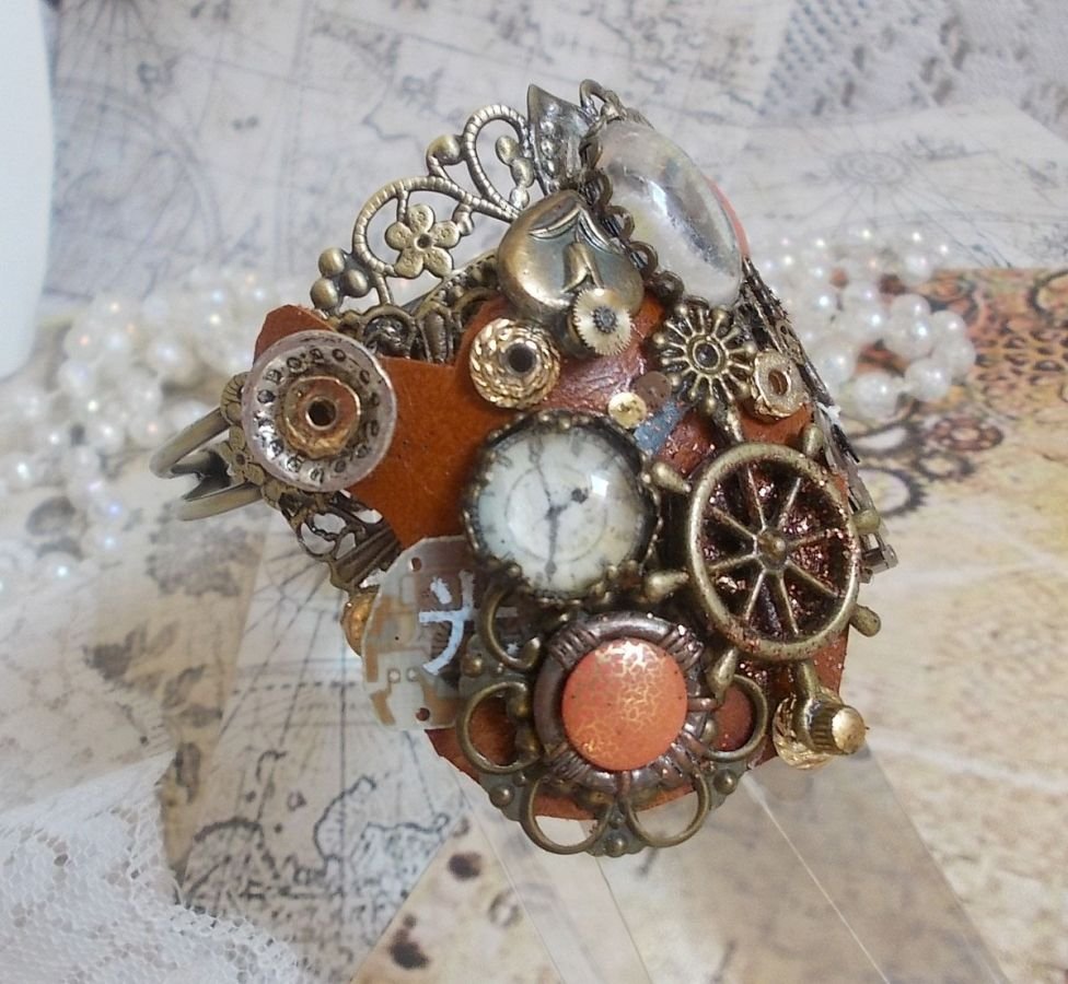 Bracelet L'élégante du Temps created with cogs, stamps, screws, bolts, watch mechanism and other materials