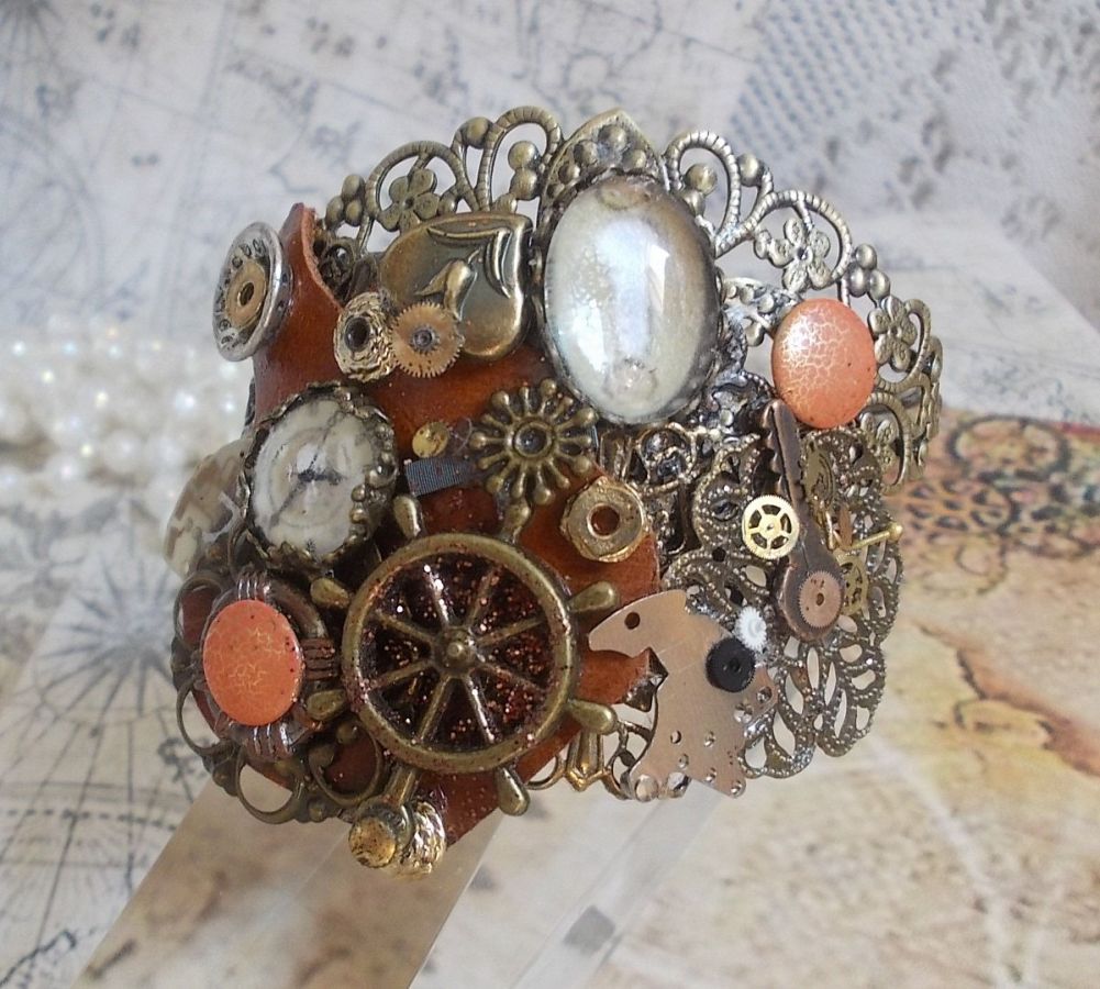 Bracelet L'élégante du Temps created with cogs, stamps, screws, bolts, watch mechanism and other materials