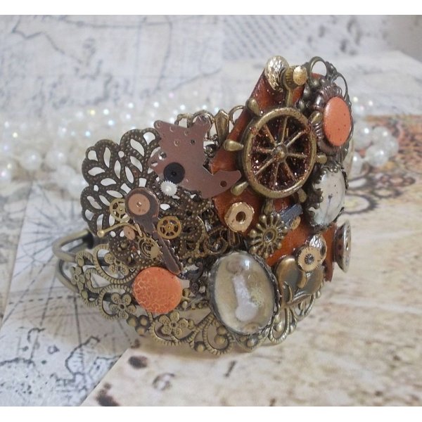 Bracelet L'&eacute;l&eacute;gante du Temps created with cogs, stamps, screws, bolts, watch mechanism and other materials