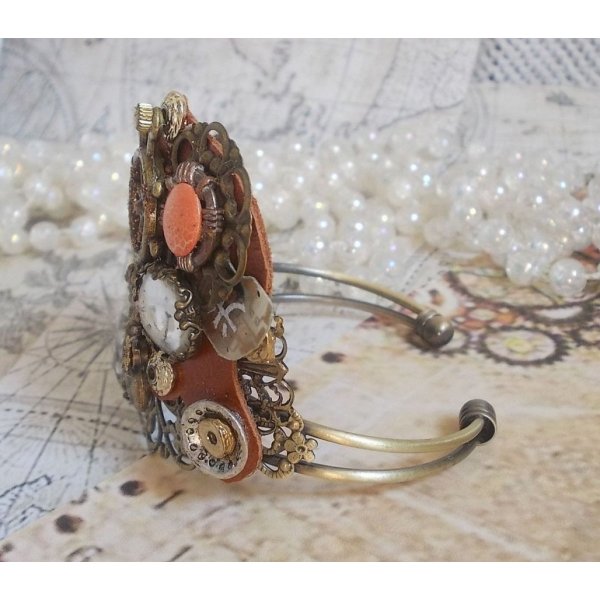 Bracelet L'&eacute;l&eacute;gante du Temps created with cogs, stamps, screws, bolts, watch mechanism and other materials