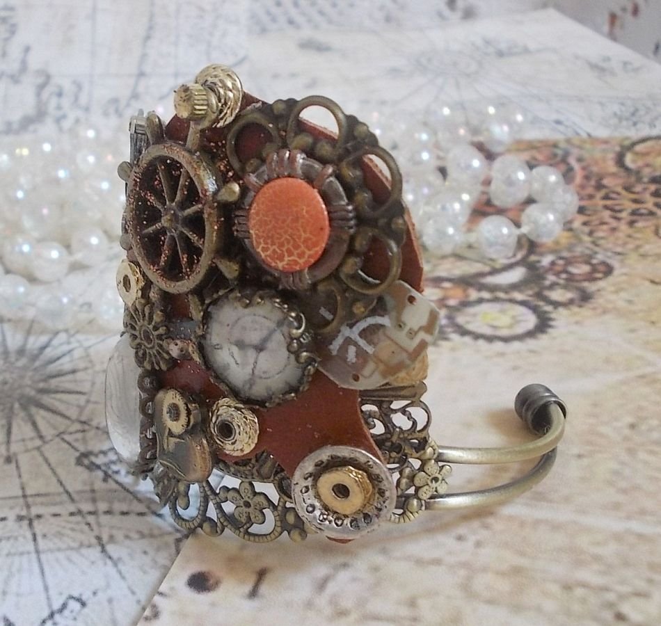 Bracelet L'élégante du Temps created with cogs, stamps, screws, bolts, watch mechanism and other materials