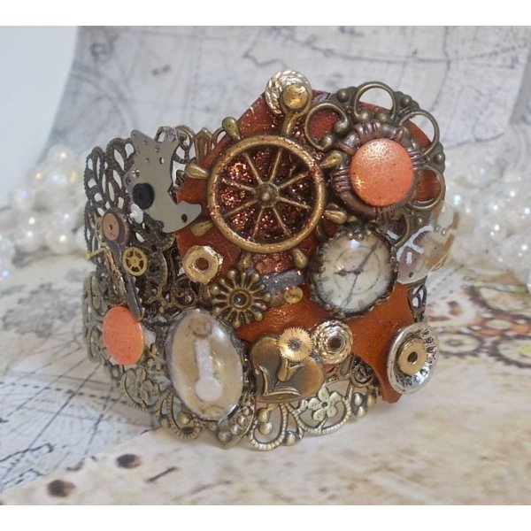 Bracelet L'&eacute;l&eacute;gante du Temps created with cogs, stamps, screws, bolts, watch mechanism and other materials