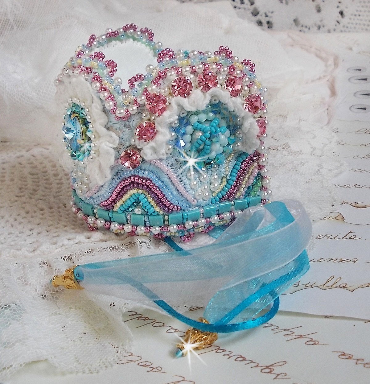 Bracelet Beauty Alicia Blue cuff Haute-Couture embroidered with Swarovski crystals, a fine white lace and seed beads.