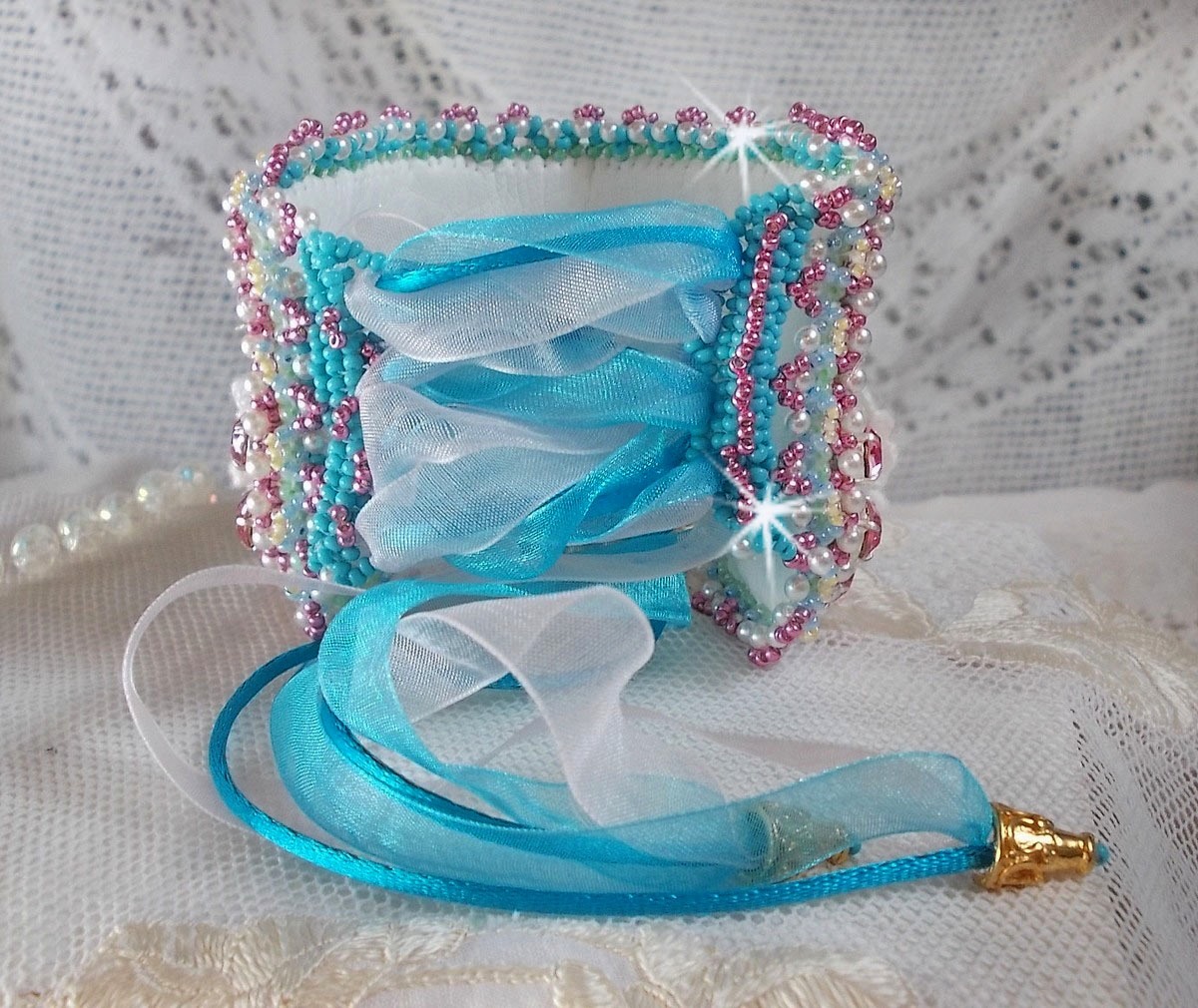 Bracelet Beauty Alicia Blue cuff Haute-Couture embroidered with Swarovski crystals, a fine white lace and seed beads.