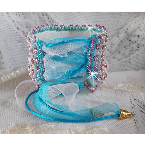 Bracelet Beauty Alicia Blue cuff Haute-Couture embroidered with Swarovski crystals, a fine white lace and seed beads.