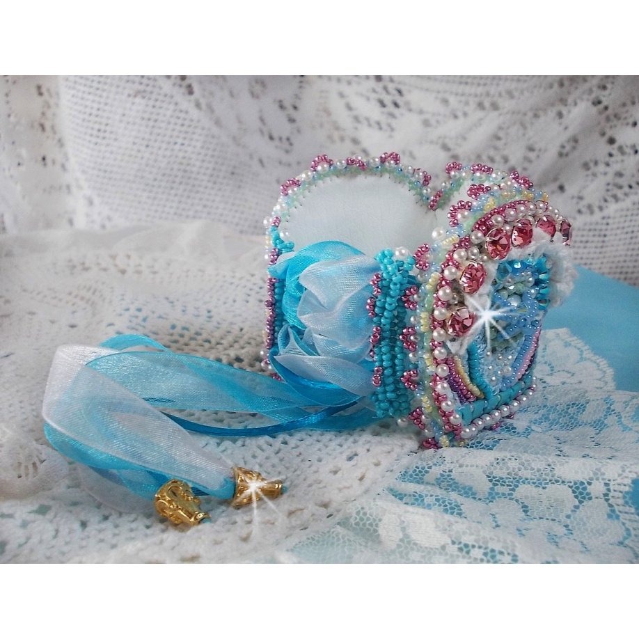 Bracelet Beauty Alicia Blue cuff Haute-Couture embroidered with Swarovski crystals, a fine white lace and seed beads.