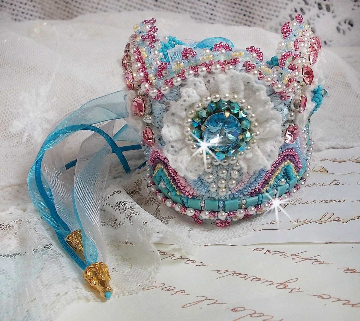 Bracelet Beauty Alicia Blue cuff Haute-Couture embroidered with Swarovski crystals, a fine white lace and seed beads.