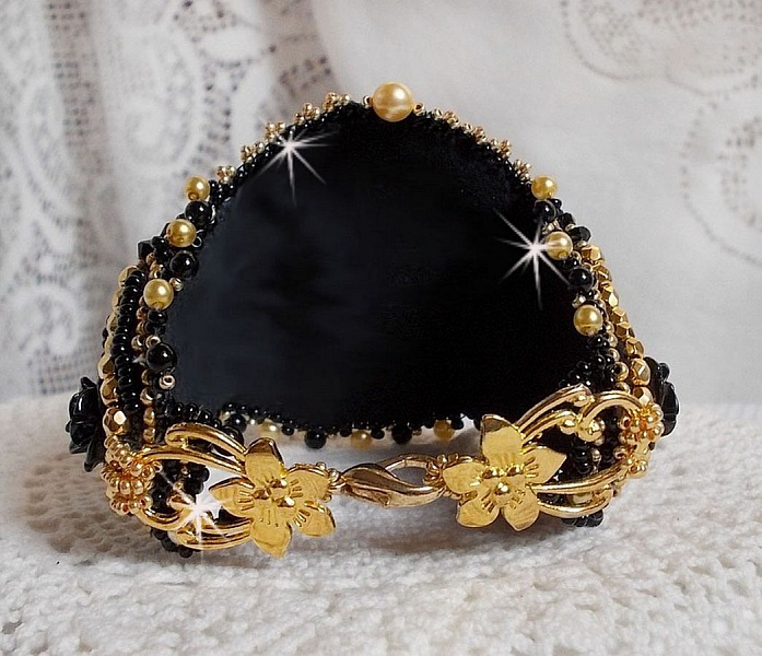Cleopatra bracelet cuff embroidered with a black onyx, Swarovski crystals and seed beads