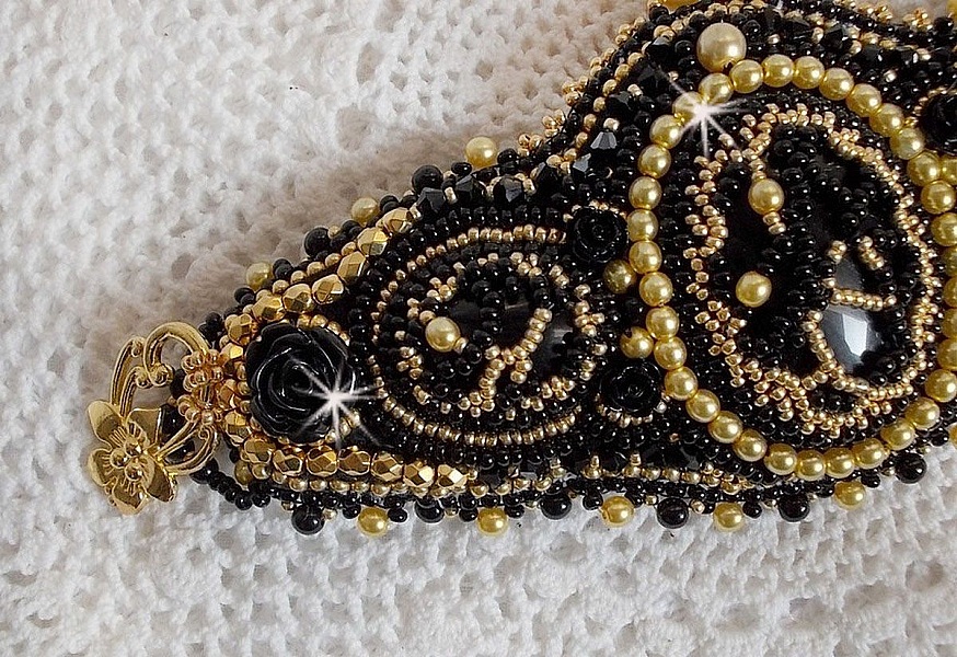 Cleopatra bracelet cuff embroidered with a black onyx, Swarovski crystals and seed beads