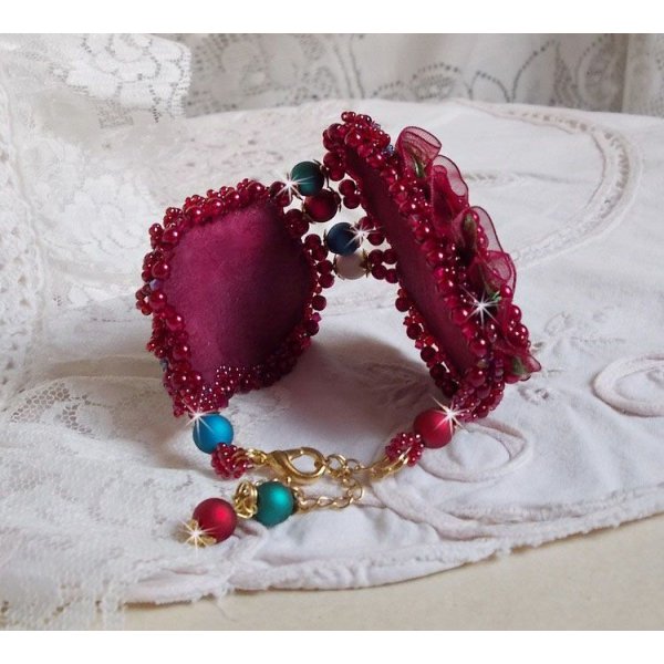 Bracelet Enchantment of Autumn embroidered with Swarovski crystals, round pearly resin beads, lace and seed beads