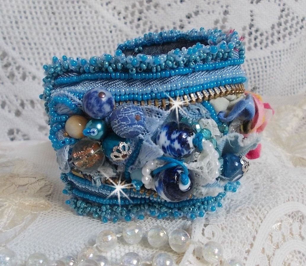 Far West cuff bracelet embroidered with denim fabric, gemstone beads: Sodalite, Agatha, ceramic beads, round pearly beads in Bohemian glass and seed beads