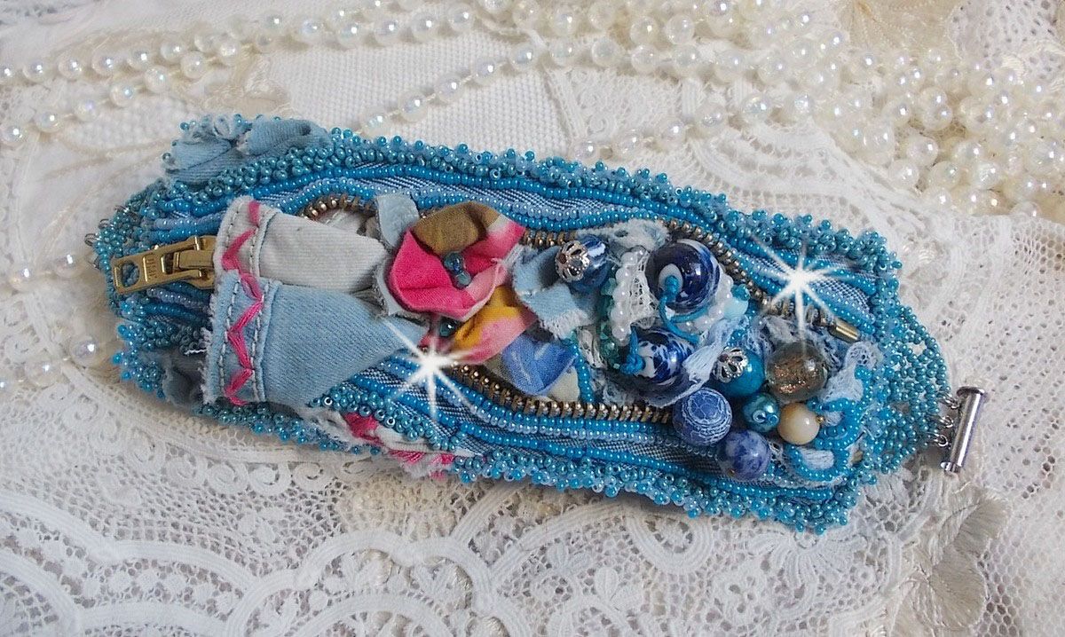 Far West cuff bracelet embroidered with denim fabric, gemstone beads: Sodalite, Agatha, ceramic beads, round pearly beads in Bohemian glass and seed beads