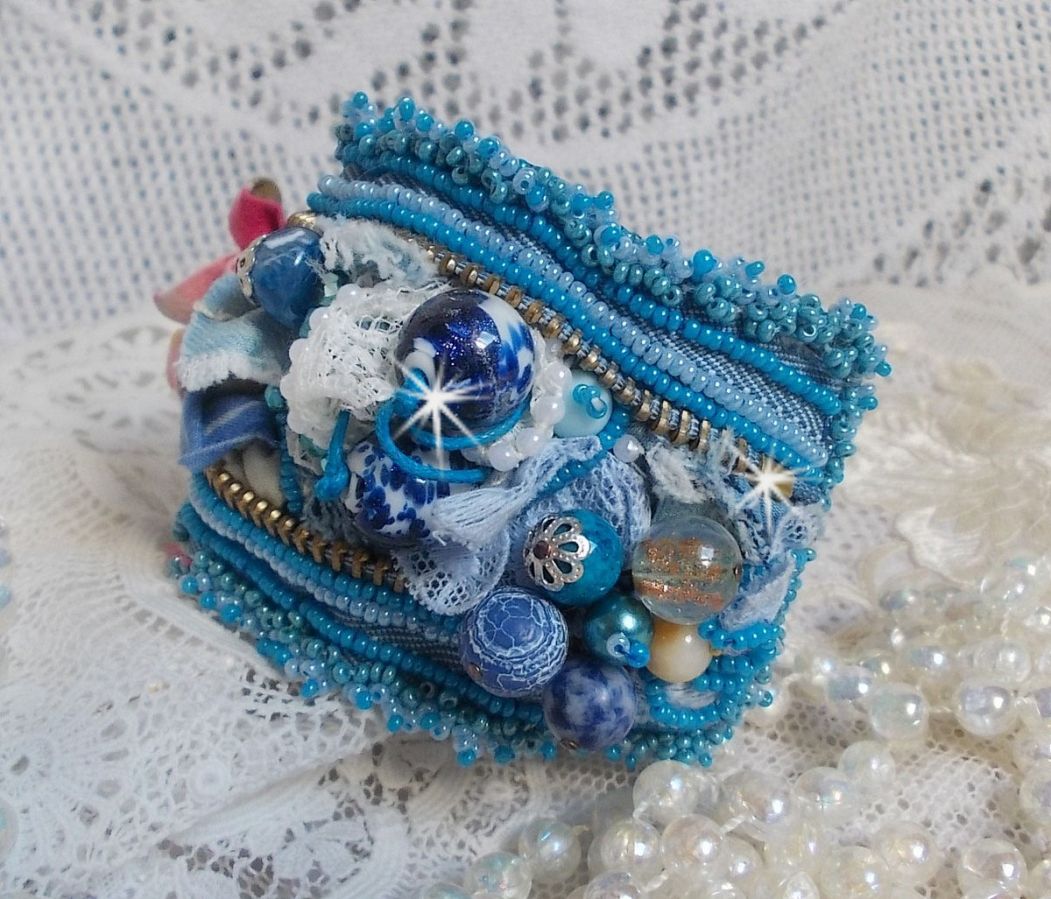 Far West cuff bracelet embroidered with denim fabric, gemstone beads: Sodalite, Agatha, ceramic beads, round pearly beads in Bohemian glass and seed beads