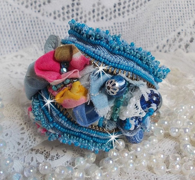 Far West cuff bracelet embroidered with denim fabric, gemstone beads: Sodalite, Agatha, ceramic beads, round pearly beads in Bohemian glass and seed beads