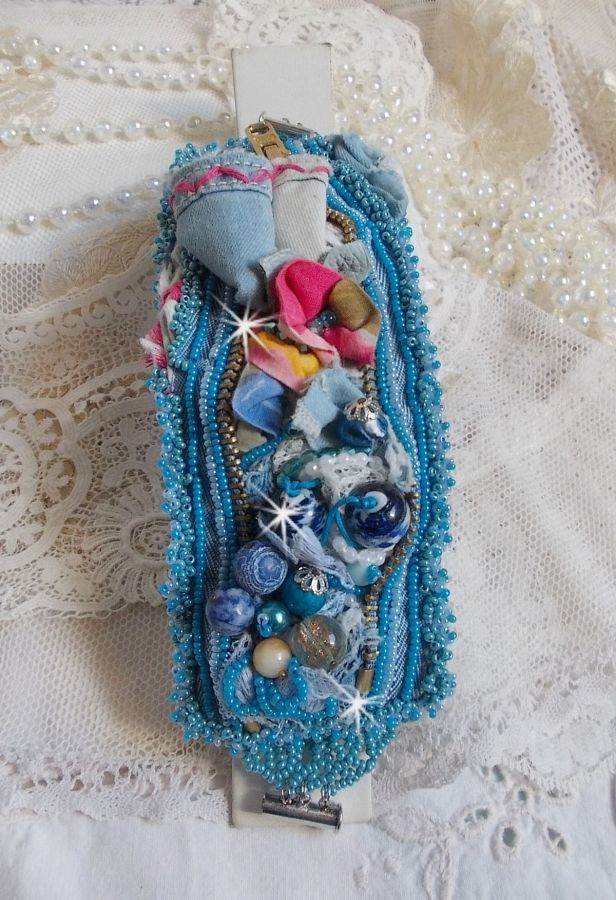 Far West cuff bracelet embroidered with denim fabric, gemstone beads: Sodalite, Agatha, ceramic beads, round pearly beads in Bohemian glass and seed beads