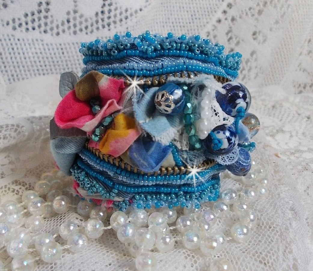 Far West cuff bracelet embroidered with denim fabric, gemstone beads: Sodalite, Agatha, ceramic beads, round pearly beads in Bohemian glass and seed beads