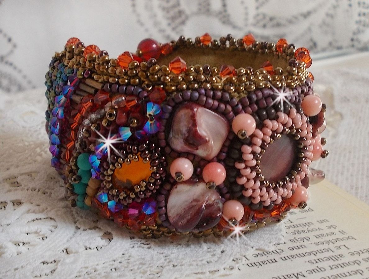 Bracelet Topaz cuff embroidered with a pearly mahogany disc, Amethyst, Pink Coral Light, Swarovski crystals and seed beads