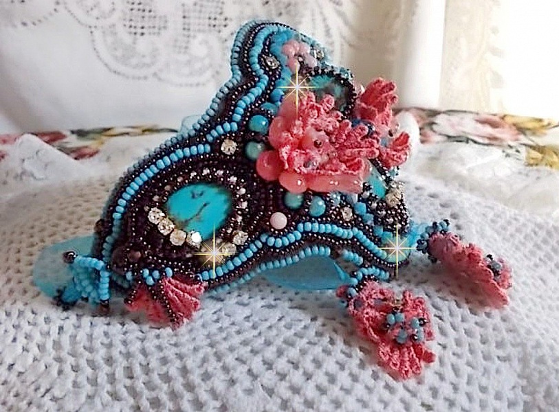 Bracelet Na&iuml;ade Haute-Couture cuff embroidered with Turquoise cabochons, a very old pink lace, gemstone beads: Coral Light and seed beads 