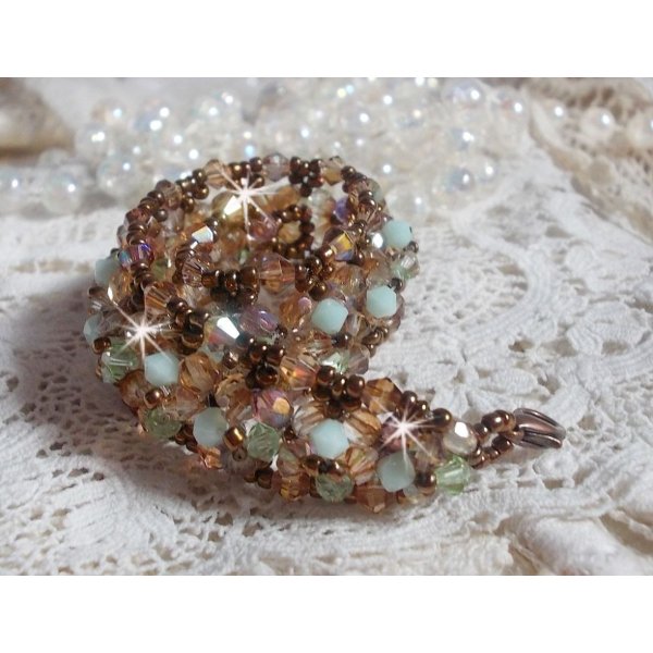 Water lily bracelet, a green and golden reflection with these Swarovski crystal spinners and these facets in bohemian glass