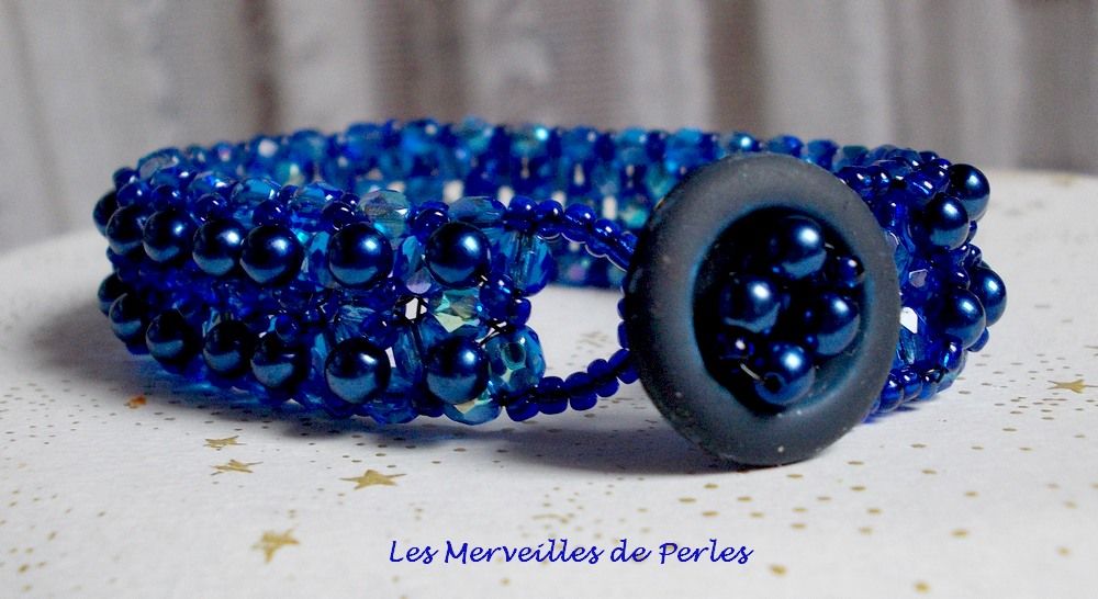 Night Blue bracelet with pearly glass beads and facets