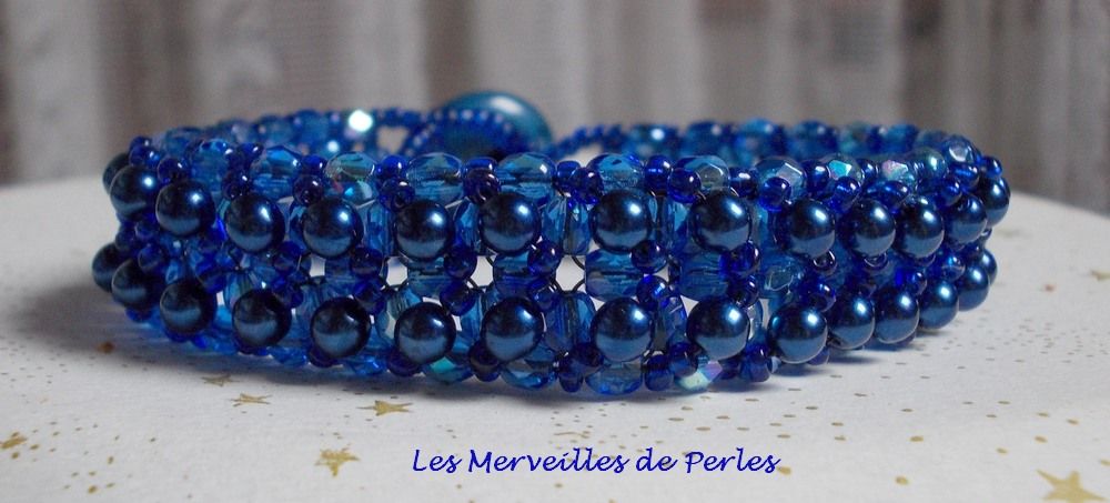 Night Blue bracelet with pearly glass beads and facets