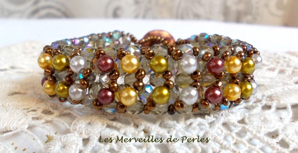 Bracelet Boutons nacrées avec des perles nacrées en verre et des facettes