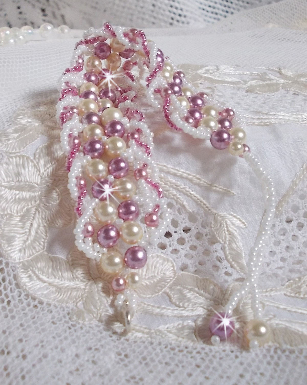 Relaxation bracelet With pearly pearls in Swarovski crystal