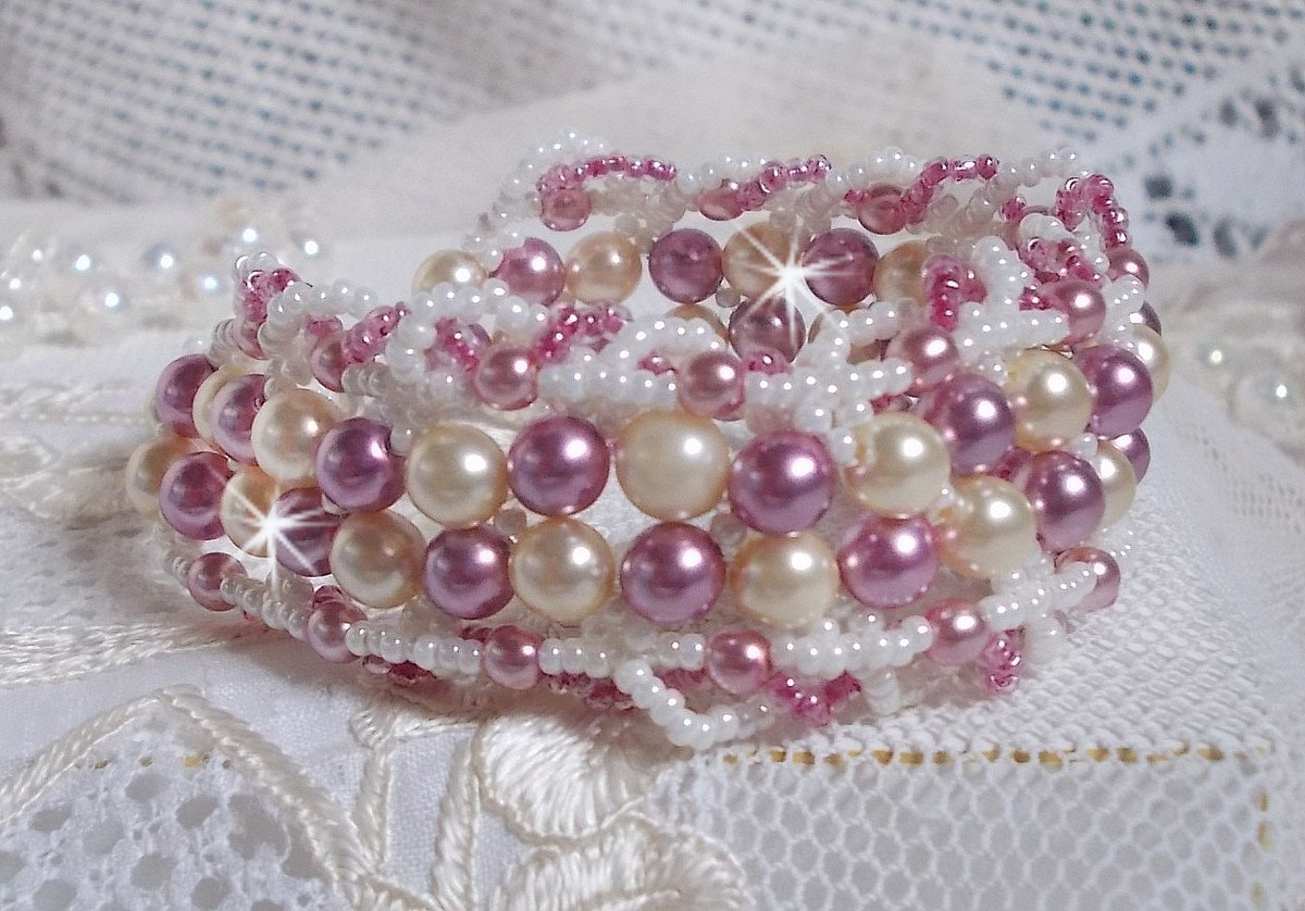 Relaxation bracelet With pearly pearls in Swarovski crystal