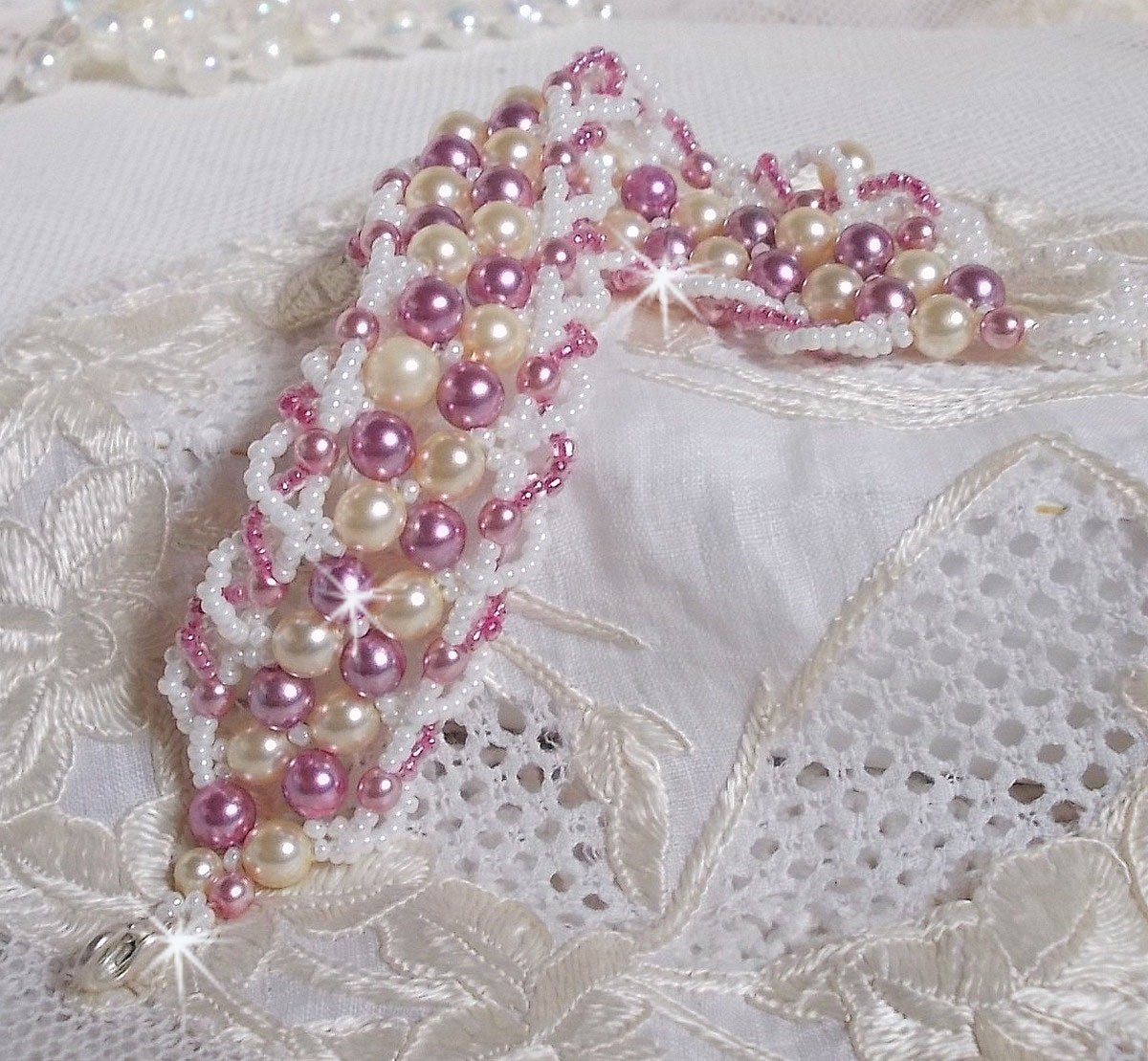 Relaxation bracelet With pearly pearls in Swarovski crystal