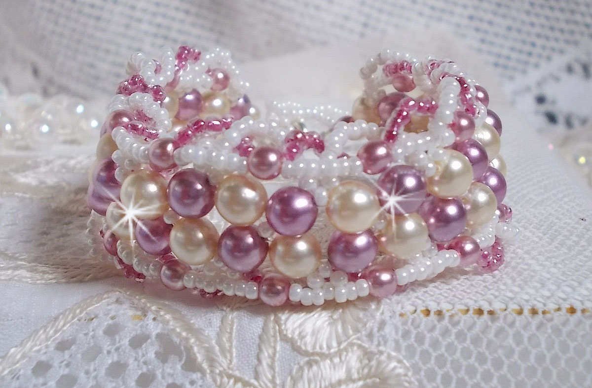 Relaxation bracelet With pearly pearls in Swarovski crystal