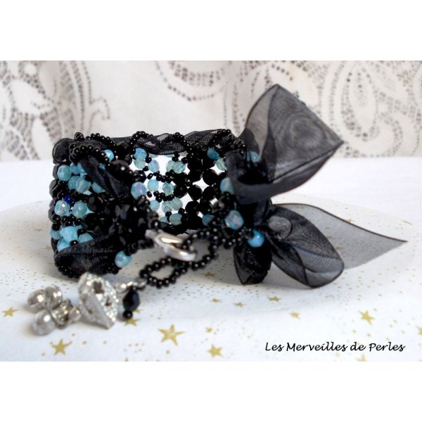 Prestige bracelet with black and blue facets and organza ribbon