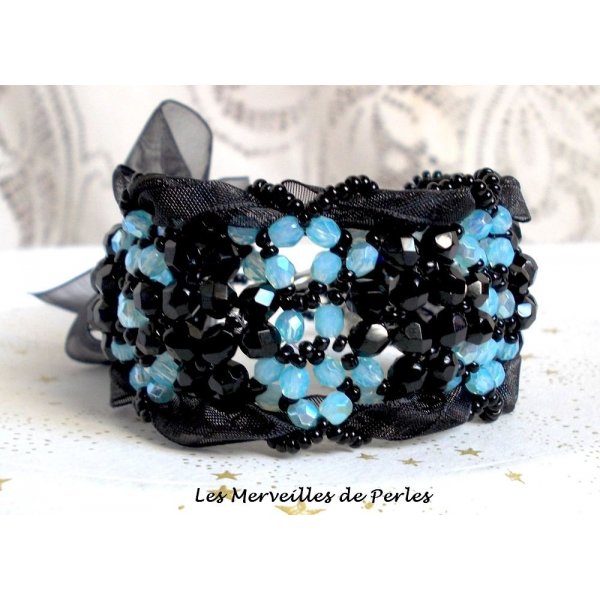 Prestige bracelet with black and blue facets and organza ribbon