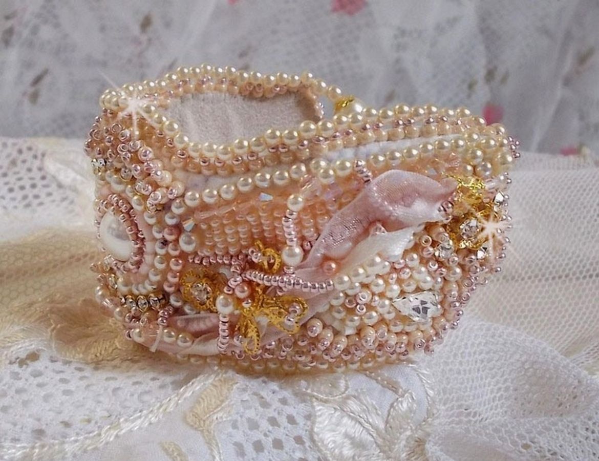 Bracelet Rice powder cuff embroidered with freshwater pearls, pearls, seed beads and Swarovski crystals