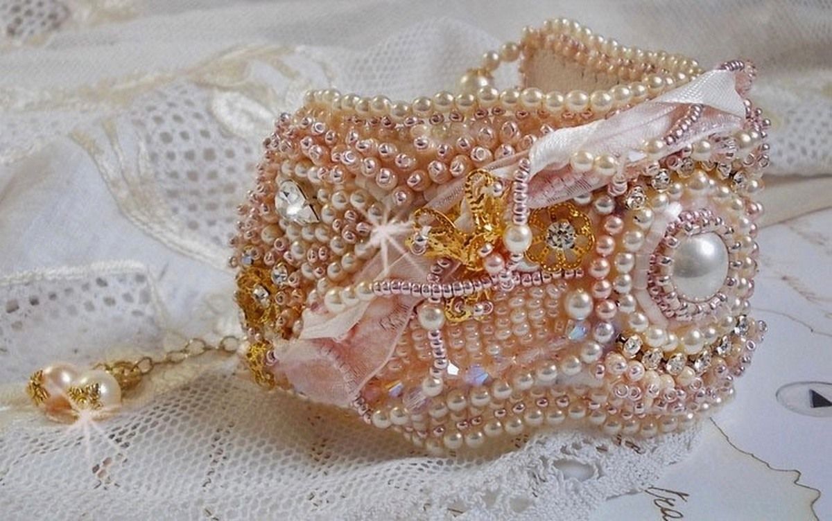 Bracelet Rice powder cuff embroidered with freshwater pearls, pearls, seed beads and Swarovski crystals