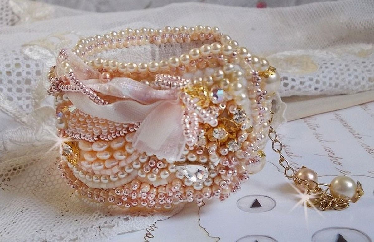 Bracelet Rice powder cuff embroidered with freshwater pearls, pearls, seed beads and Swarovski crystals